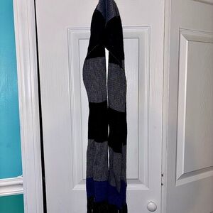 New York & Company Gray Black Blue Scarf